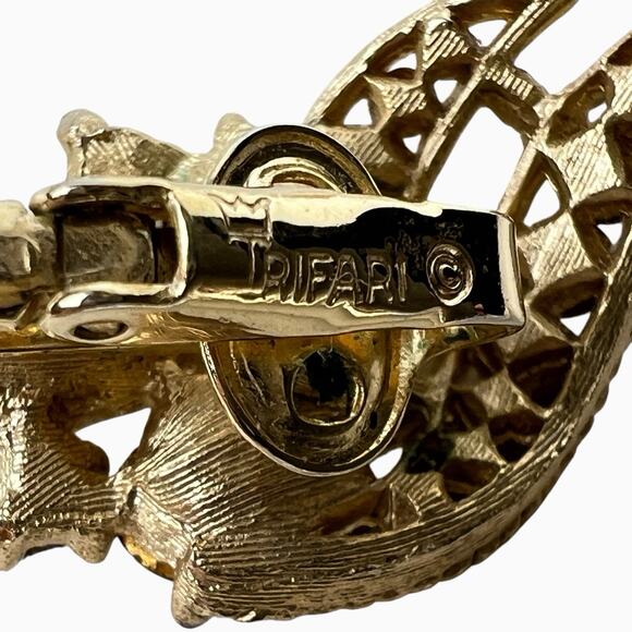 Crown Trifari Clip Earrings Clear Rhinestones Bright Sparkle Swirl Leaf Goldtone - Picture 8 of 11